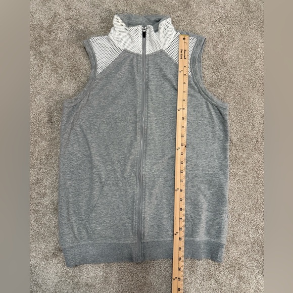 Fabletics - Temecula Zip Up Vest  Mesh Inserts - Gray & White - Size Medium - Picture 16 of 16